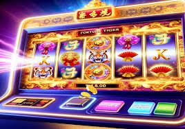 Pengguna membaca tips lk1 lewat ponsel